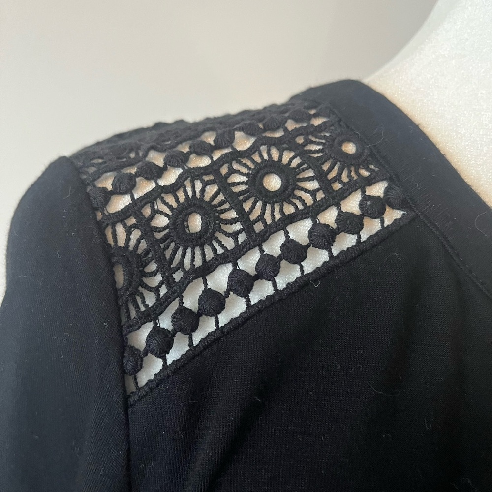 Cable & Gauge Black Relaxed Blouse - Picture 2 of 8